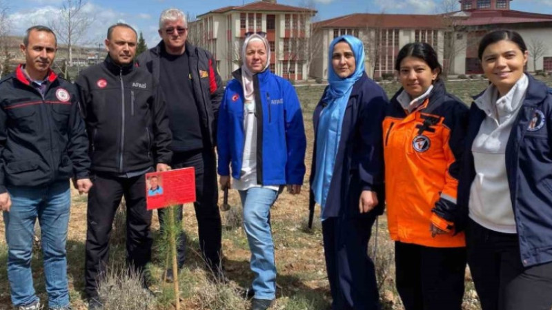 Kütahya’da şehit itfaiye eri anısına fidan dikildi