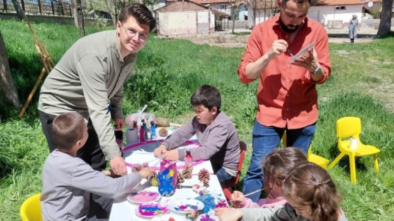 Hisarcık’ta özel öğrencilere yönelik açık hava sanat ve kitap platformu