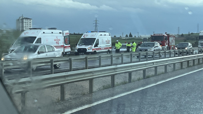 Zincirleme trafik kazası 2 yaralı 