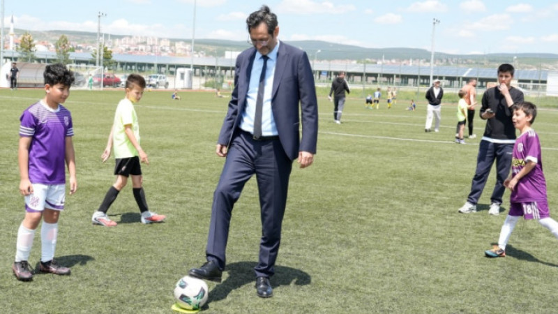 DEV TURNUVA BAŞKAN DERİN’İN SANTRA VURUŞUYLA BAŞLADI