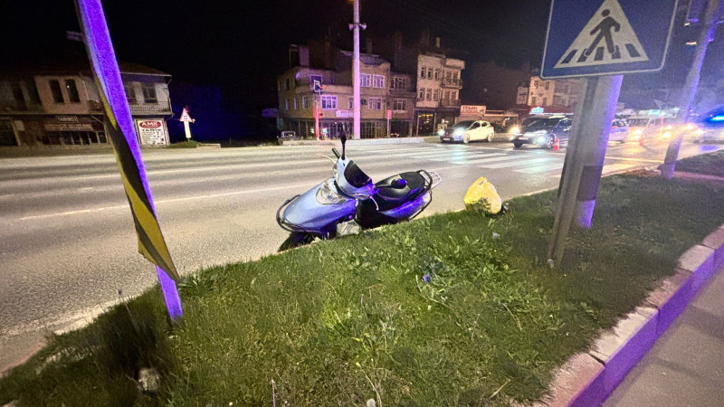 Tavşanlı'da motosiklet devrildi: 3 yaralı