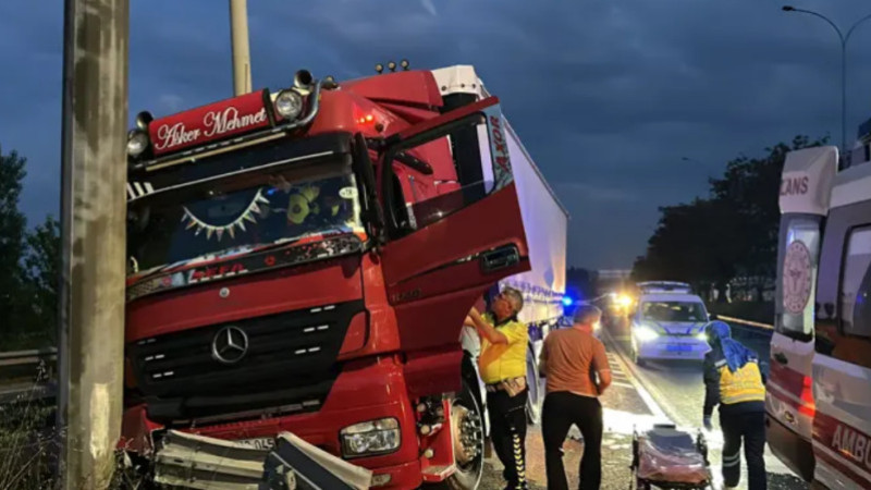 Köprülü kavşakta trafik kazası 