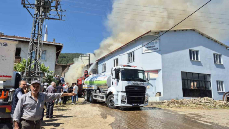 Simav’da korkutan yangın