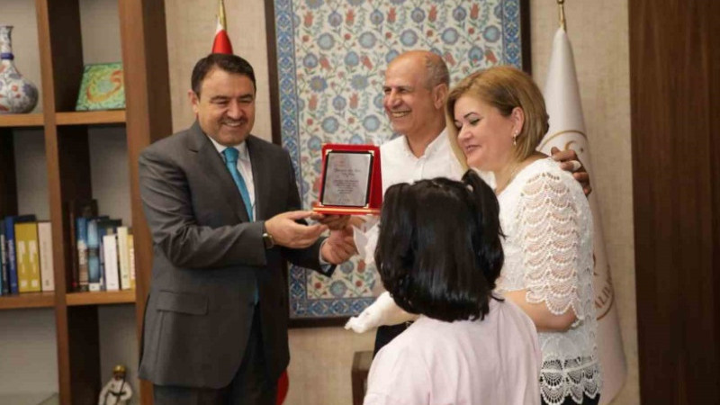 Vali Musa Işın, koruyucu aileler ve çocuklarını valilikte ağırladı