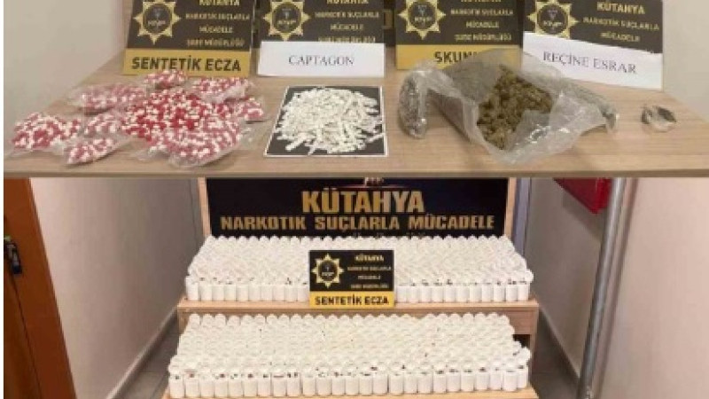 Kütahya’da uyuşturucu operasyonları: 106 bin sentetik ecza ele geçirildi