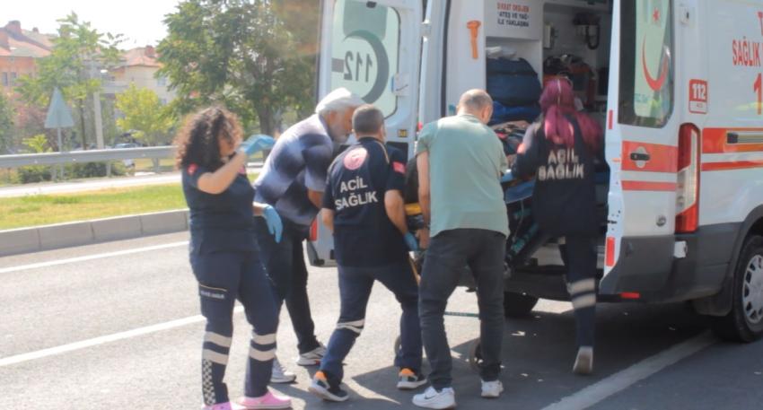 Motosiklet sürücüsü kediye çarptı