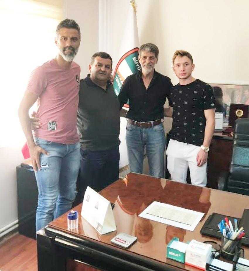 Tepecikspor A.Ş. Tavşanlılı futbolcu Mehmet Alper ile anlaştı