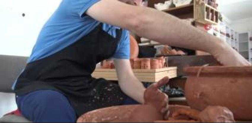 Topraktan ürettiği gramofon Sındırgı'nın kültürü ile buluşuyor
